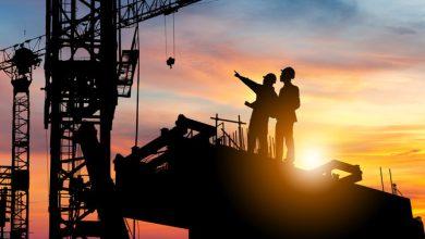 Silhouette,Of,Engineer,And,Worker,Checking,Project,At,Building,Site