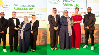 Mariam Al Suwaidi receiving the award from a representative of the IdeasUK Organization.