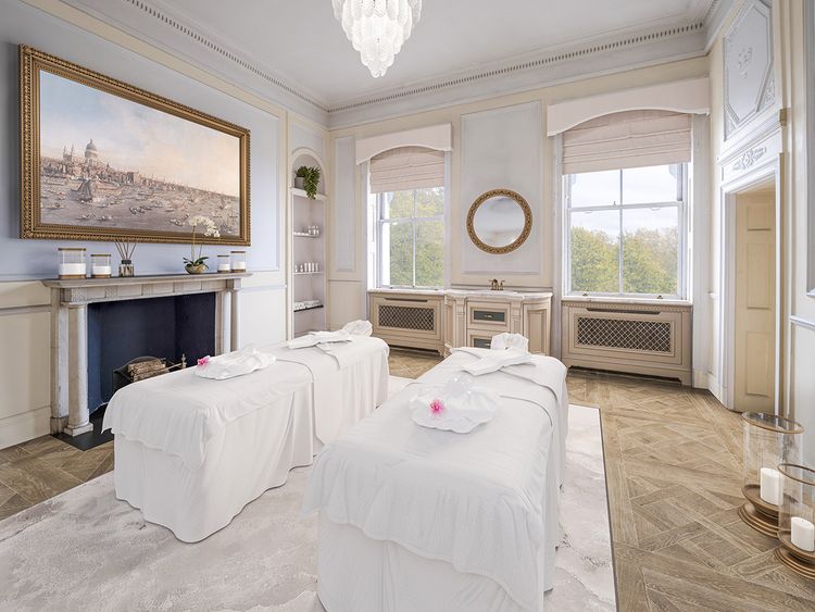 London's luxury homes did close 2023 with some exceptional set of numbers. In fact, there was a 10 per cent increase in billionaire home purchases over the year. Source: Gulfnews.com